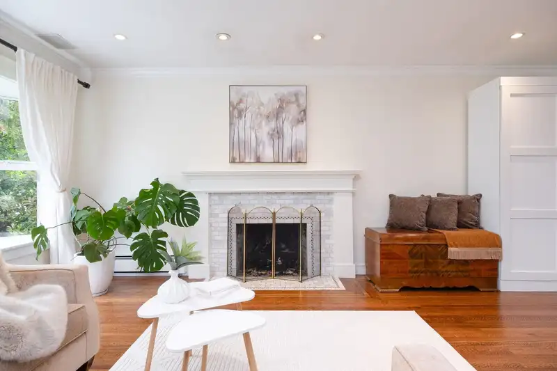 445 W 26TH STREET - photo 3 of 37
