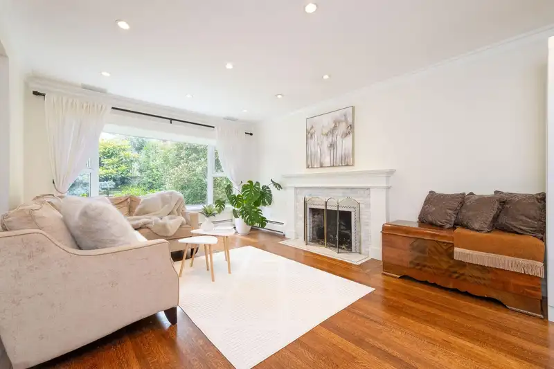 445 W 26TH STREET - photo 4 of 37