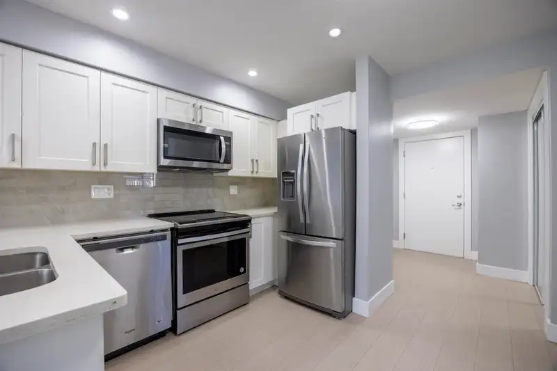 105 1990 WESTMINSTER AVENUE - photo 1 of 21
