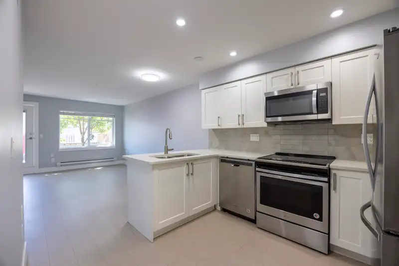 105 1990 WESTMINSTER AVENUE - photo 2 of 21