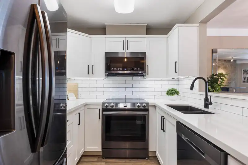 203 20448 PARK AVENUE - photo 2 of 35