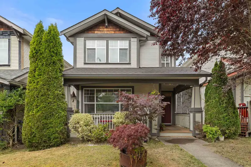24327 102 AVENUE - photo 1 of 37