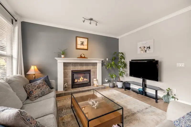 24327 102 AVENUE - photo 4 of 37