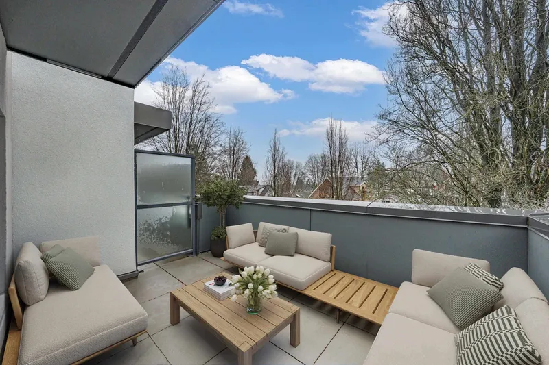 202 2075 E 1ST AVENUE - photo 1 of 25