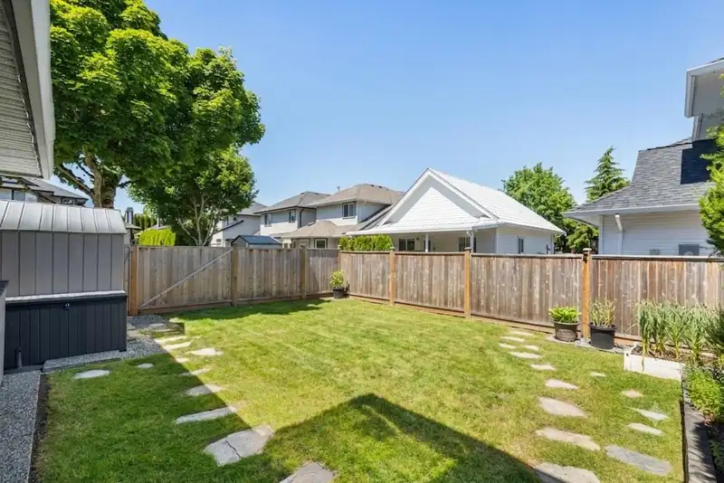 18851 64A AVENUE - photo 4 of 38