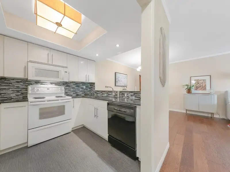 331 1441 GARDEN PLACE - photo 2 of 21