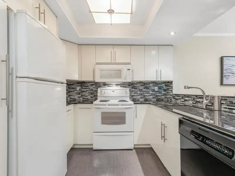 331 1441 GARDEN PLACE - photo 3 of 21