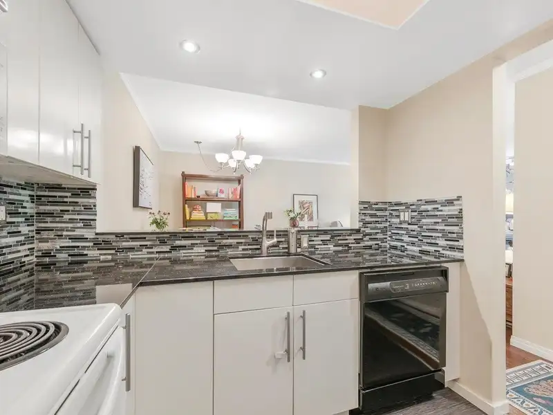 331 1441 GARDEN PLACE - photo 4 of 21