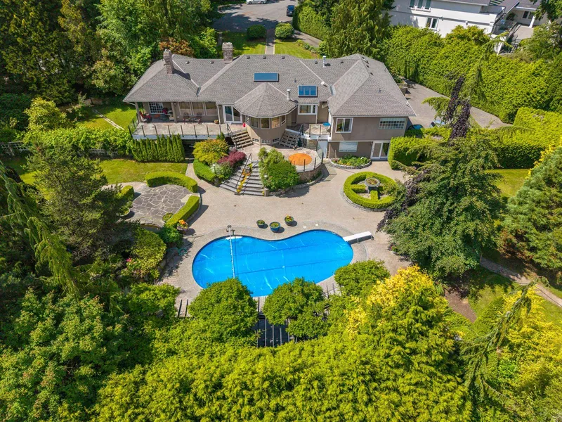 13469 27 AVENUE - photo 1 of 22