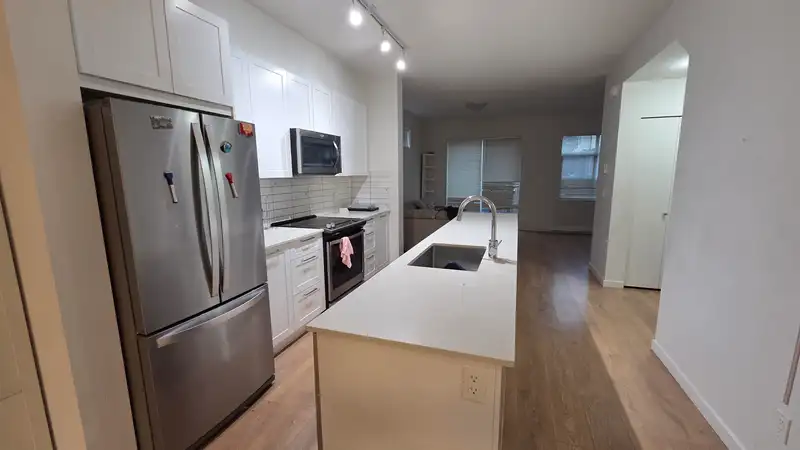 708 18505 LAURENSEN PLACE - photo 2 of 12