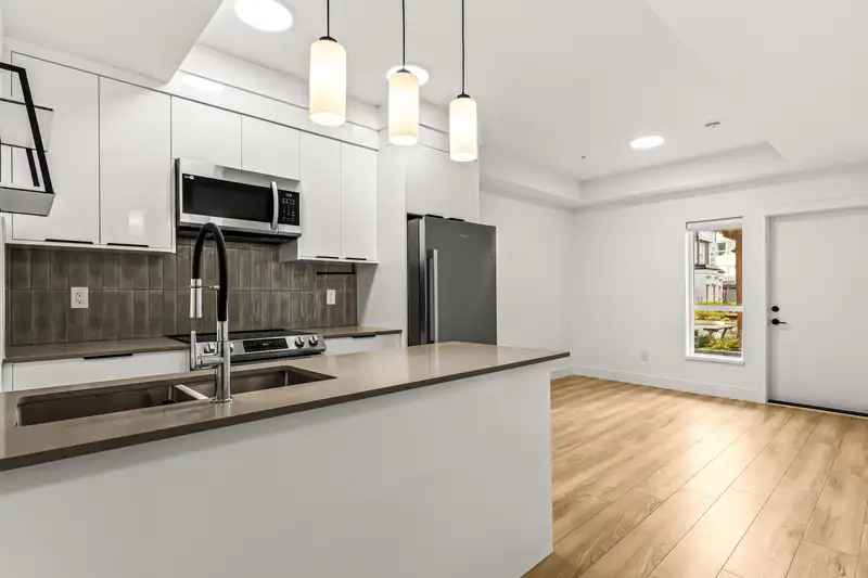 21 18855 72 AVENUE - photo 3 of 22