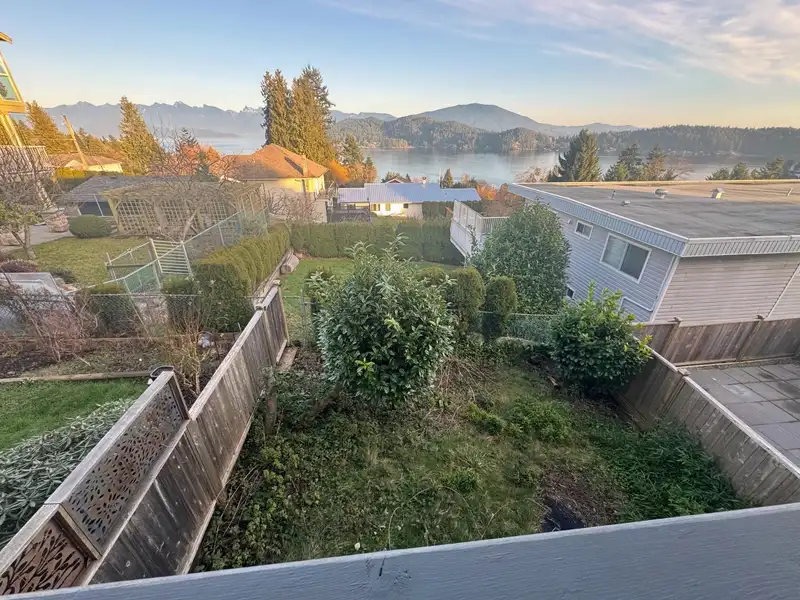 8 694 SCHOOL ROAD - photo 3 of 29