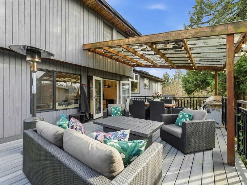 385 HICKEY DRIVE - photo 2 of 25