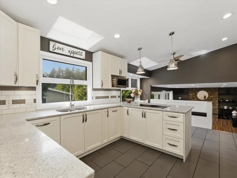 385 HICKEY DRIVE - photo 3 of 25