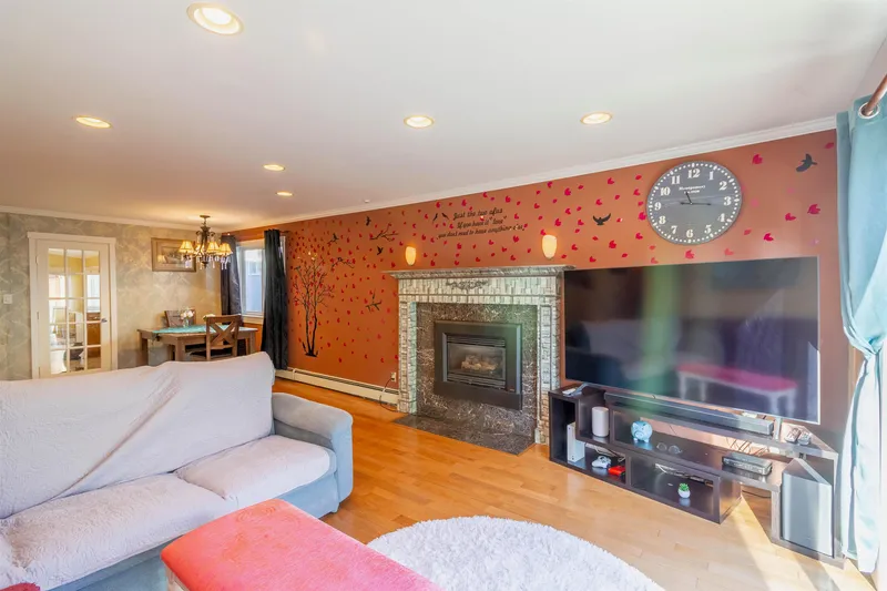 111 N FELL AVENUE - photo 4 of 25