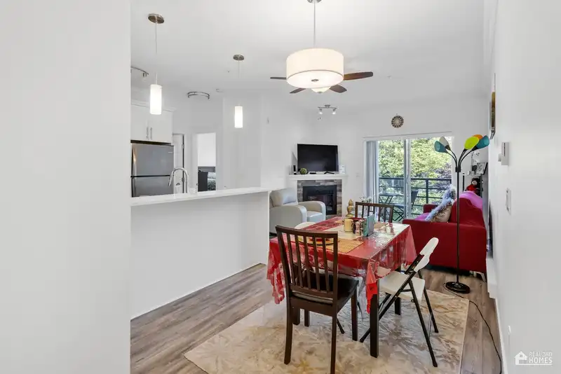 320 8183 121A STREET - photo 2 of 23
