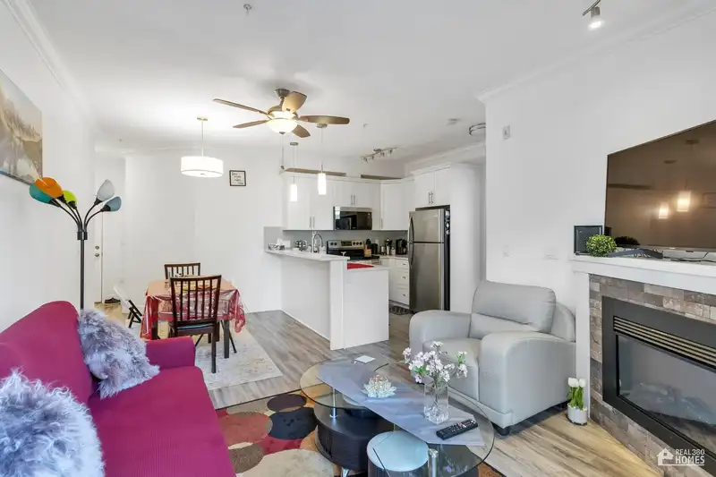 320 8183 121A STREET - photo 4 of 23