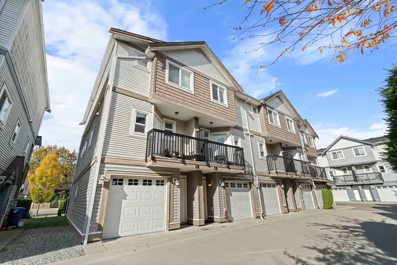 4 22788 WESTMINSTER HIGHWAY - photo 2 of 23