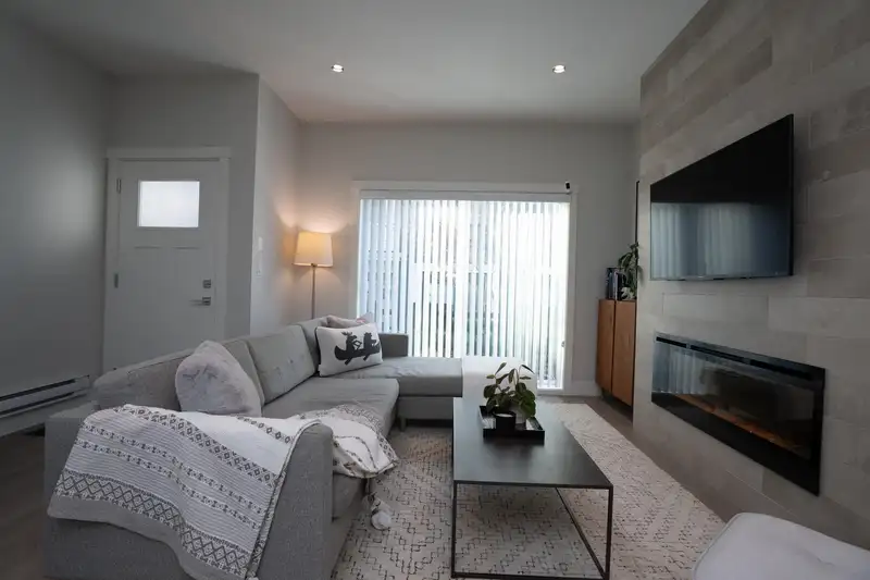 80 16336 23A AVENUE - photo 2 of 37