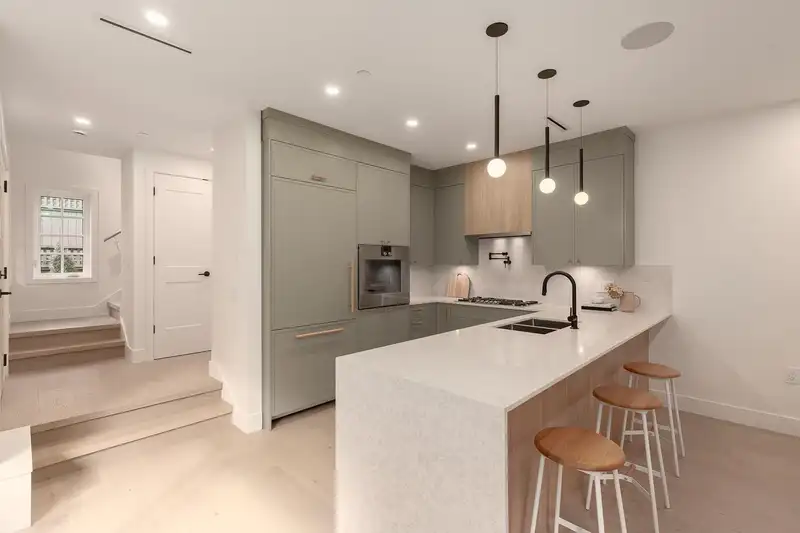 235 W 15TH AVENUE - photo 3 of 21