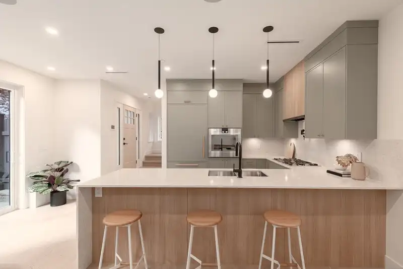 235 W 15TH AVENUE - photo 4 of 21