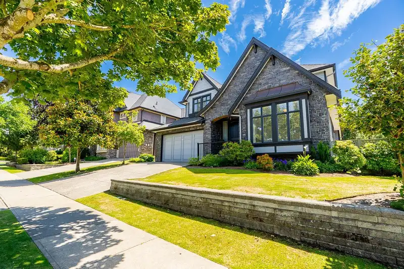16100 27A AVENUE - photo 2 of 39