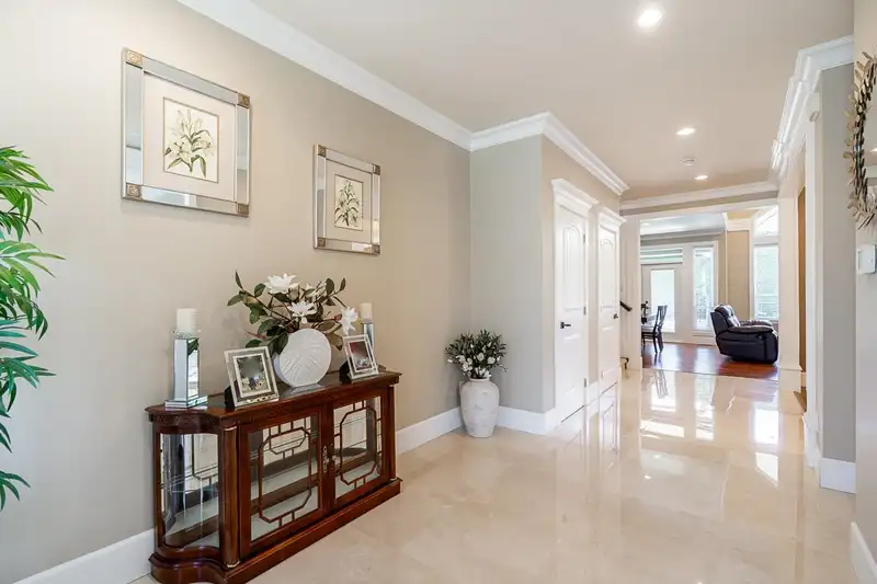 16100 27A AVENUE - photo 4 of 39
