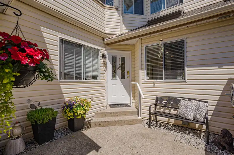 65 6140 192 STREET - photo 3 of 39