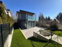 592 ARTHUR ERICKSON PLACE - thumbnail 1