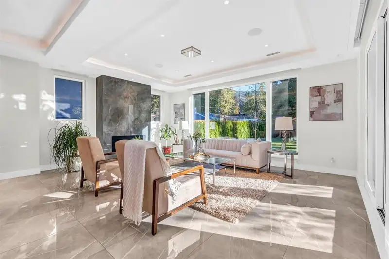 4470 CAPILANO ROAD - photo 2 of 33