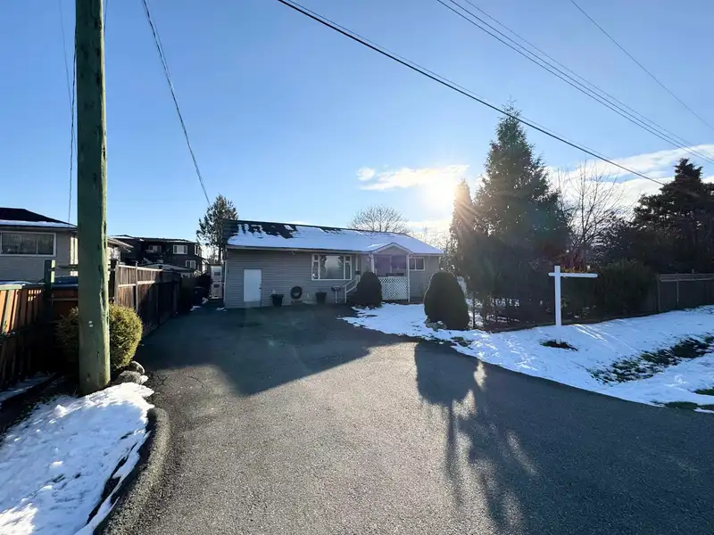 12570 113 AVENUE - photo 1 of 7