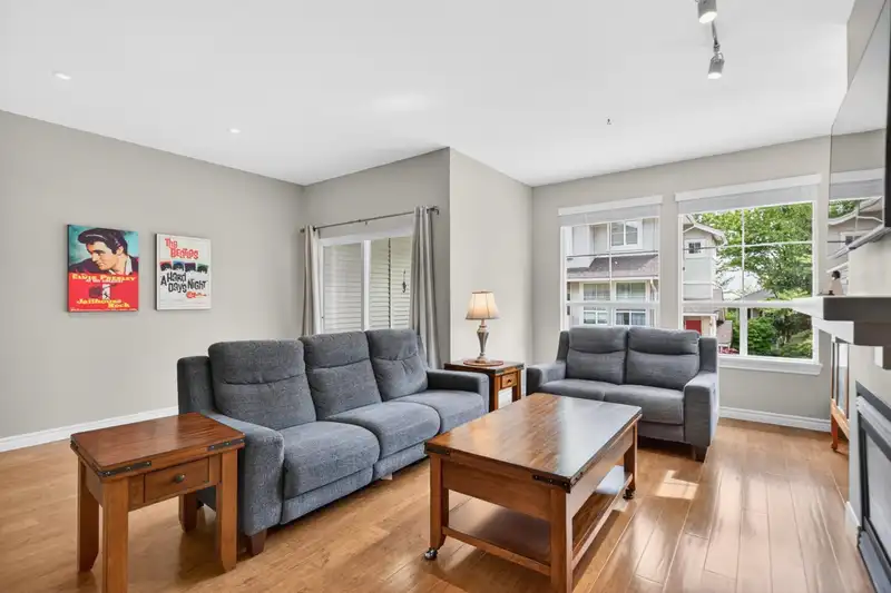 47 14952 58 AVENUE - photo 1 of 30