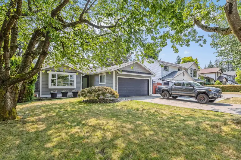 17392 61A AVENUE - photo 2 of 35