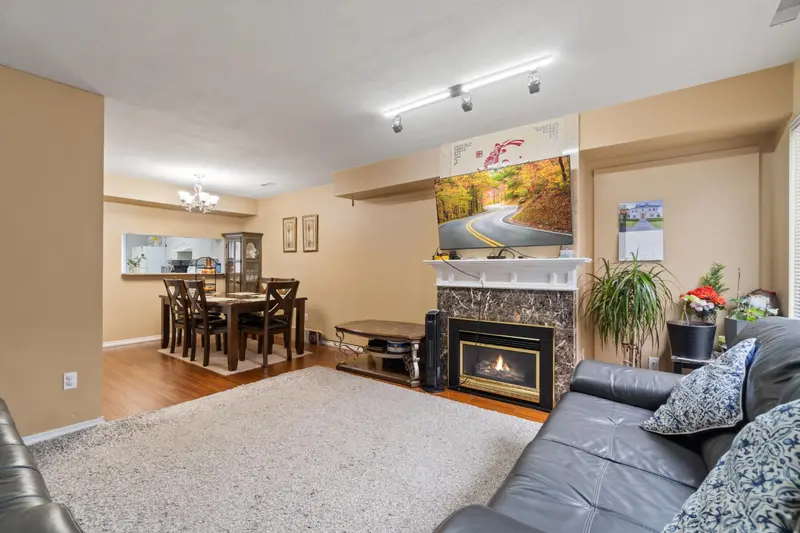 62 13706 74 AVENUE - photo 3 of 19