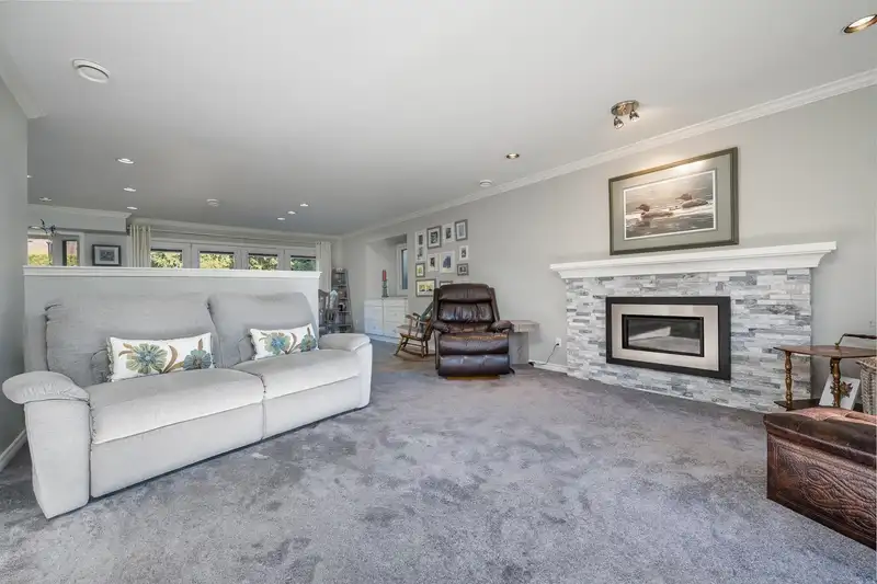 6023 45 AVENUE - photo 3 of 24
