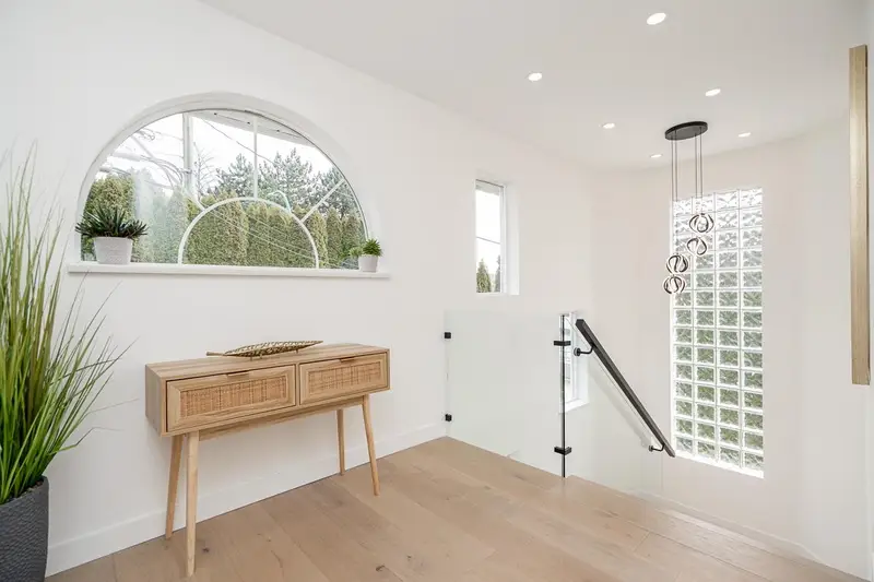 397 DELTA AVENUE - photo 3 of 25