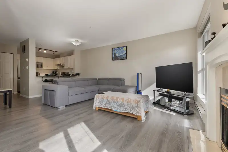 401 13733 74 AVENUE - photo 3 of 28