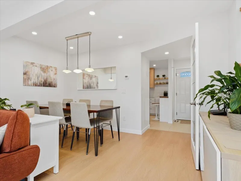 48 1910 CEDAR VILLAGE CRESCENT - photo 2 of 25