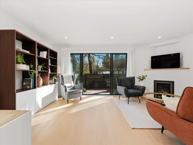 48 1910 CEDAR VILLAGE CRESCENT - photo 3 of 25