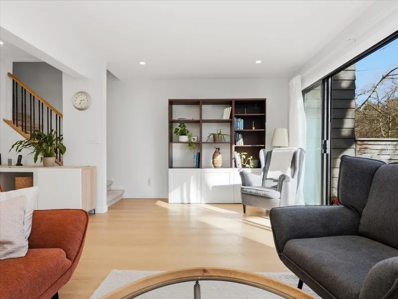 48 1910 CEDAR VILLAGE CRESCENT - photo 4 of 25