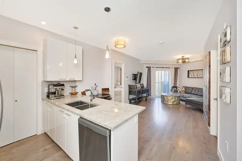 314 20175 53 AVENUE - photo 2 of 24
