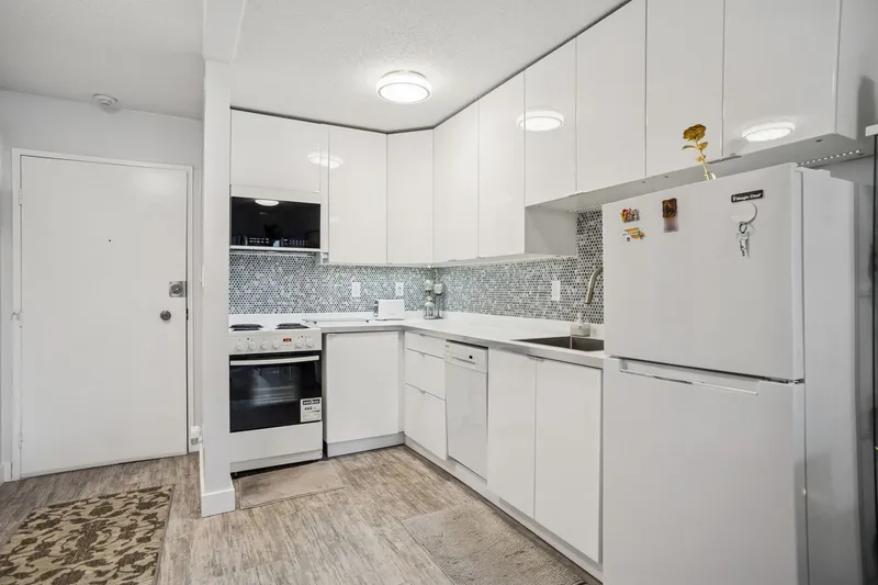 303 1717 W 13TH AVENUE - photo 1 of 23