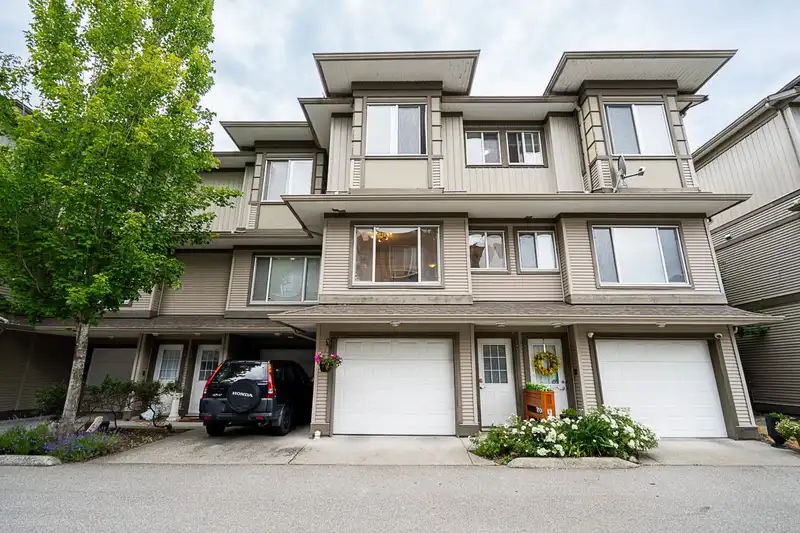31 18701 66 AVENUE - photo 1 of 40