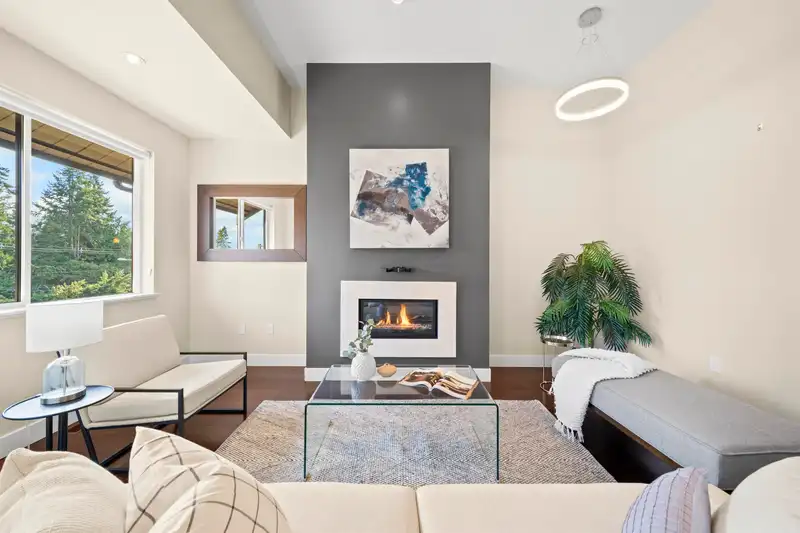 209 13585 16 AVENUE - photo 2 of 30