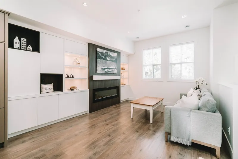 8133 202 STREET - photo 4 of 25