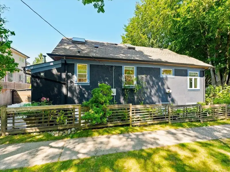 4399 QUEBEC STREET - photo 3 of 39