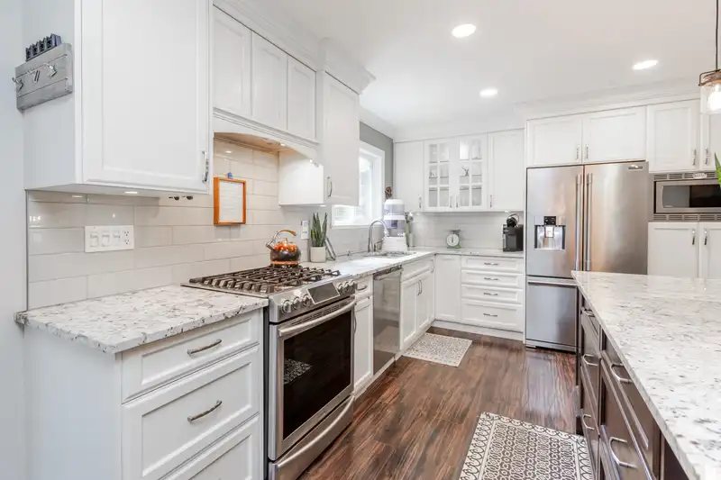20390 42 AVENUE - photo 4 of 40