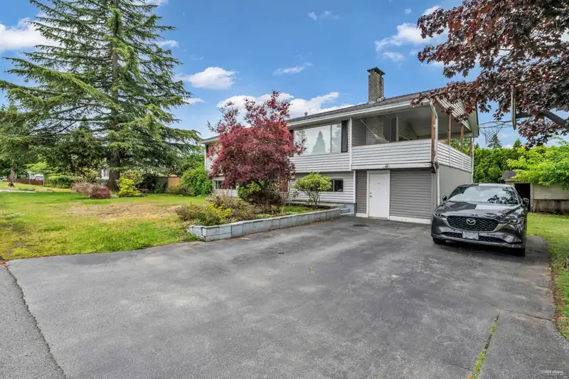 740 TOWNLEY STREET - photo 1 of 29
