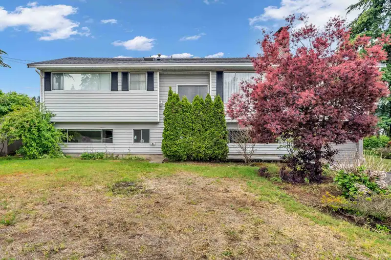 740 TOWNLEY STREET - photo 2 of 29