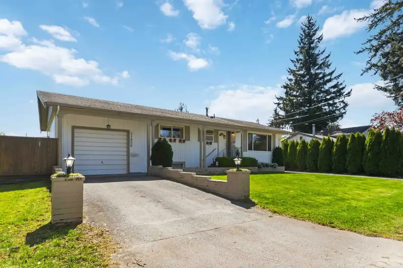 31806 CARLSRUE AVENUE - photo 3 of 10